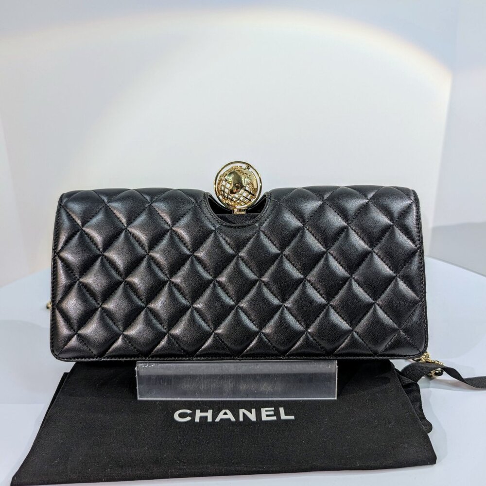 Chanel Vintage Rare "Around The World" Chain Clutch Crossbody Bag - Picture 3 of 16
